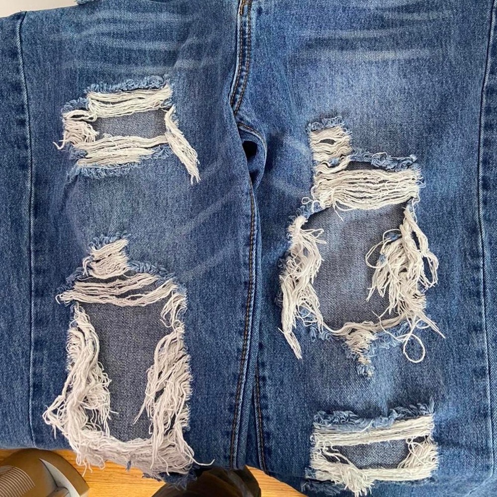 Denim Ripped Jeans 👖 - Picture 3 of 4